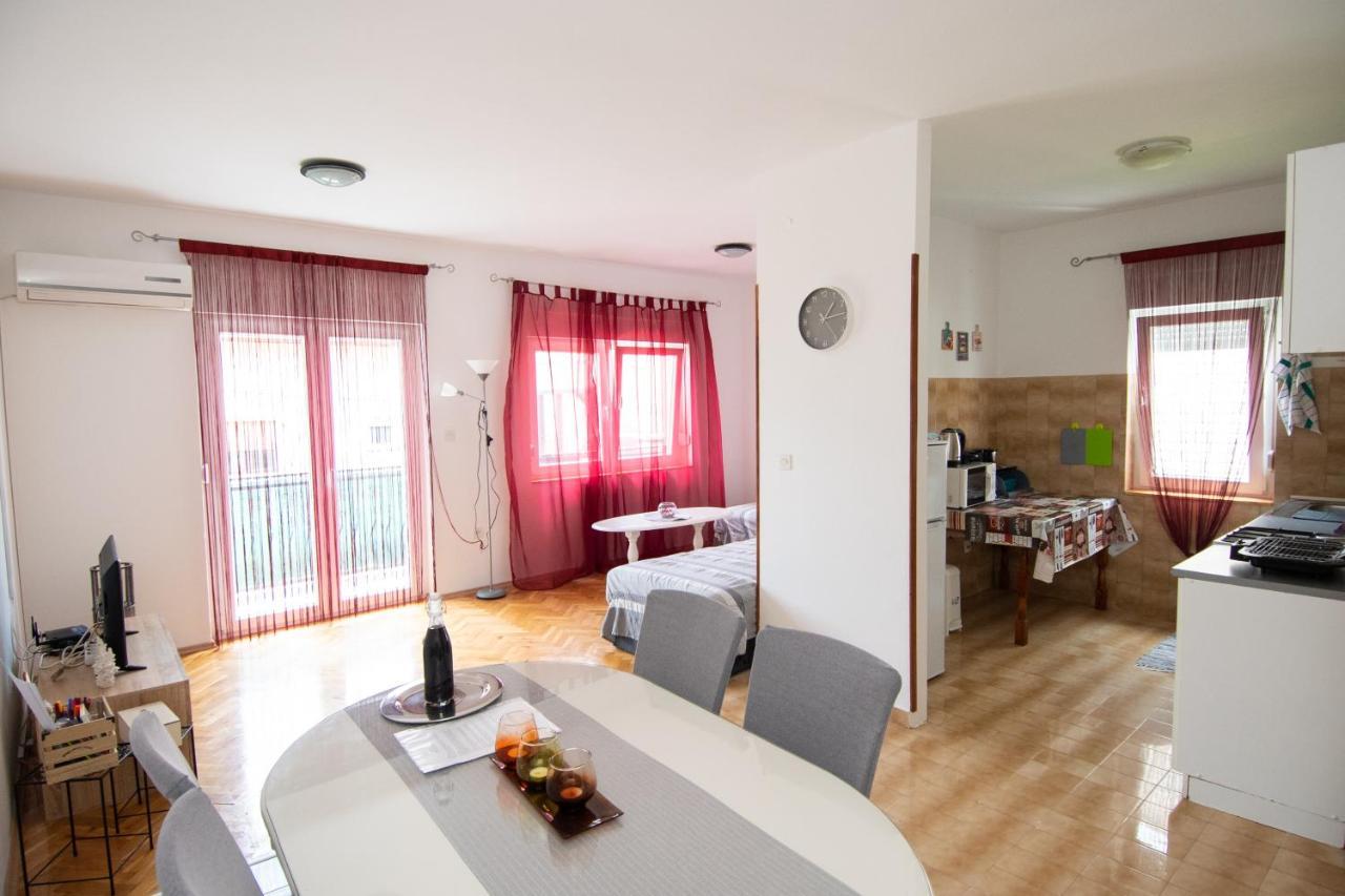 Apartmani Ivana Kaštela Exteriör bild