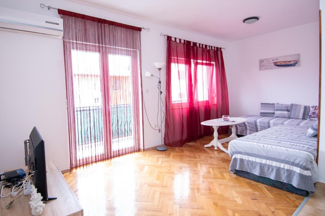 Apartmani Ivana Kaštela Exteriör bild