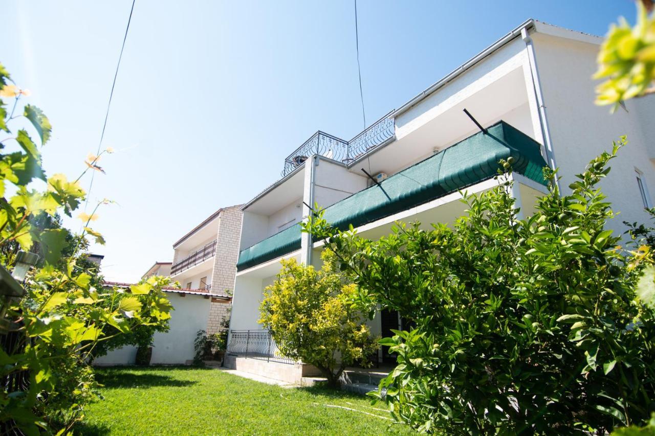 Apartmani Ivana Kaštela Exteriör bild