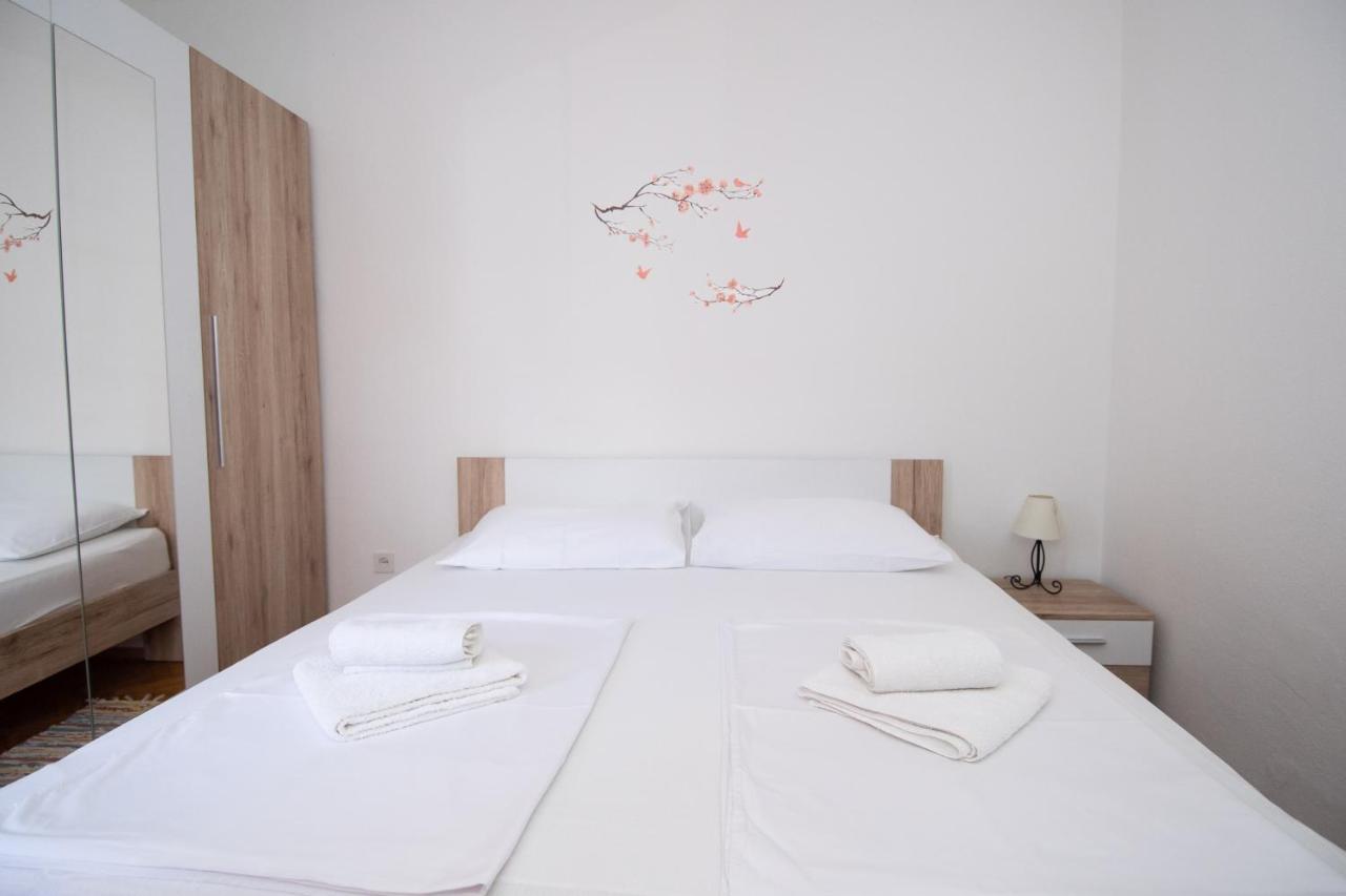 Apartmani Ivana Kaštela Exteriör bild